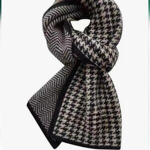 Stylish Black and White Houndstooth Scarf